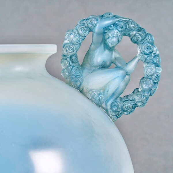 1926 René Lalique - Vase Ronsard Verre Opalescent Patiné Bleu