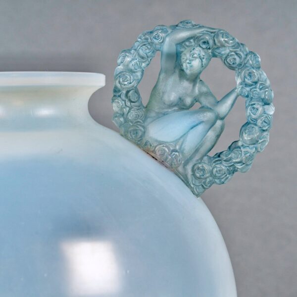 1926 René Lalique - Vase Ronsard Verre Opalescent Patiné Bleu