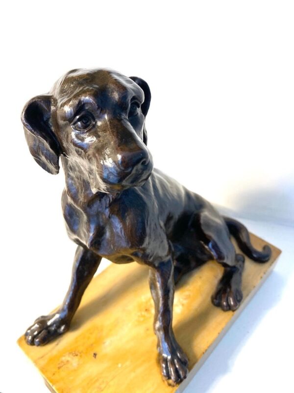 Sculpture En Bronze Représentant Un Chien Assis, Ecole Française Du 19ème