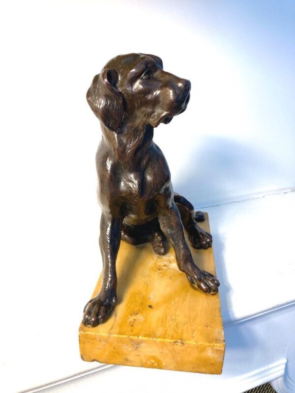 Sculpture En Bronze Représentant Un Chien Assis, Ecole Française Du 19ème