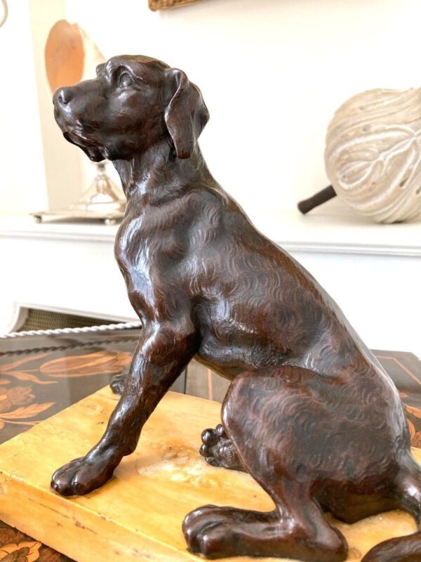 Sculpture En Bronze Représentant Un Chien Assis, Ecole Française Du 19ème