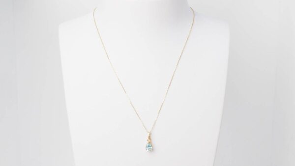 Collier Solitaire En Or Jaune Et Topaze Bleue