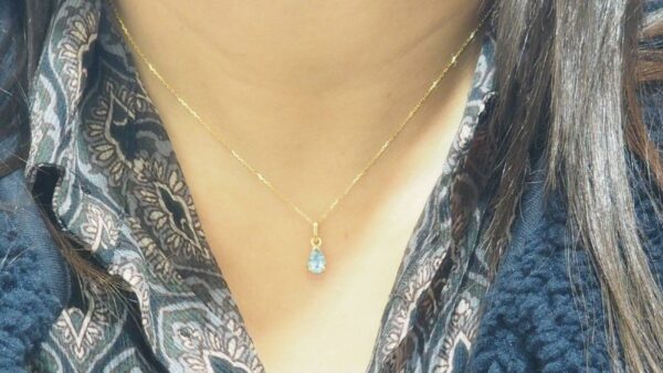 Collier Solitaire En Or Jaune Et Topaze Bleue