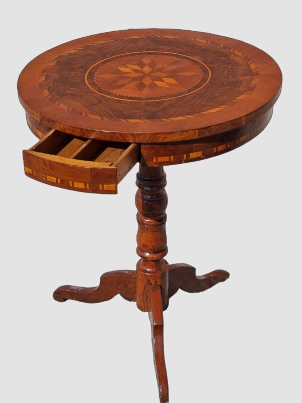 Table émilien Du XIXe Siècle Avec Plateau Marqueté