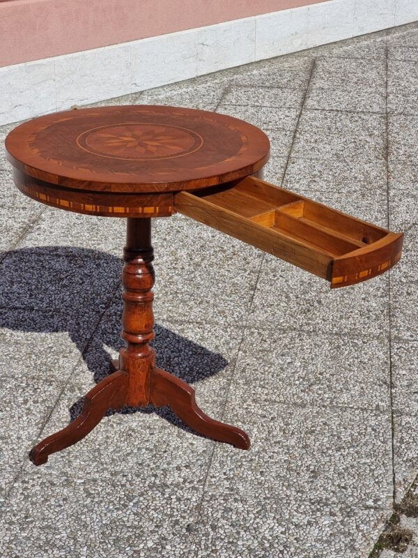 Table émilien Du XIXe Siècle Avec Plateau Marqueté